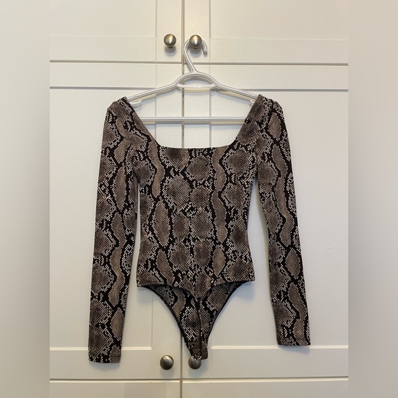 Aritzia Babaton Leopard Print Bodysuit - Picture 2 of 5
